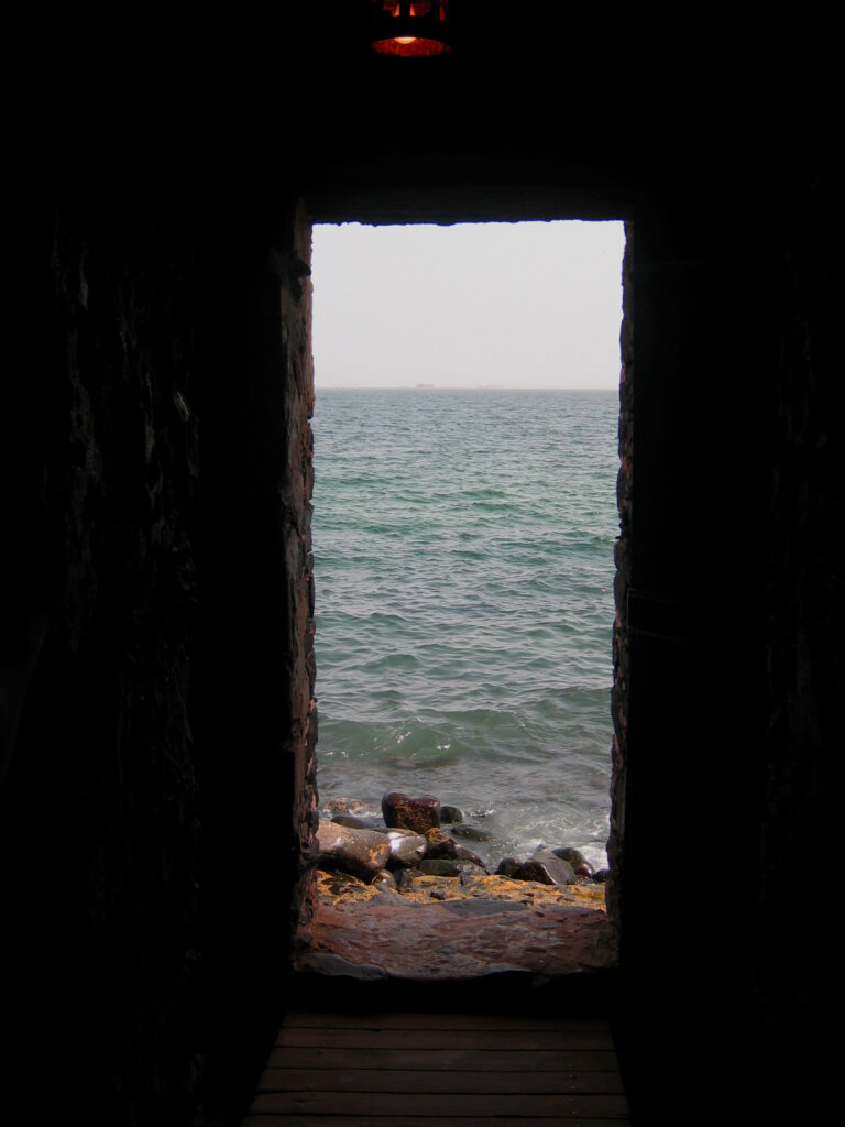 Porte de sortie des esclaves sur  l'ile 